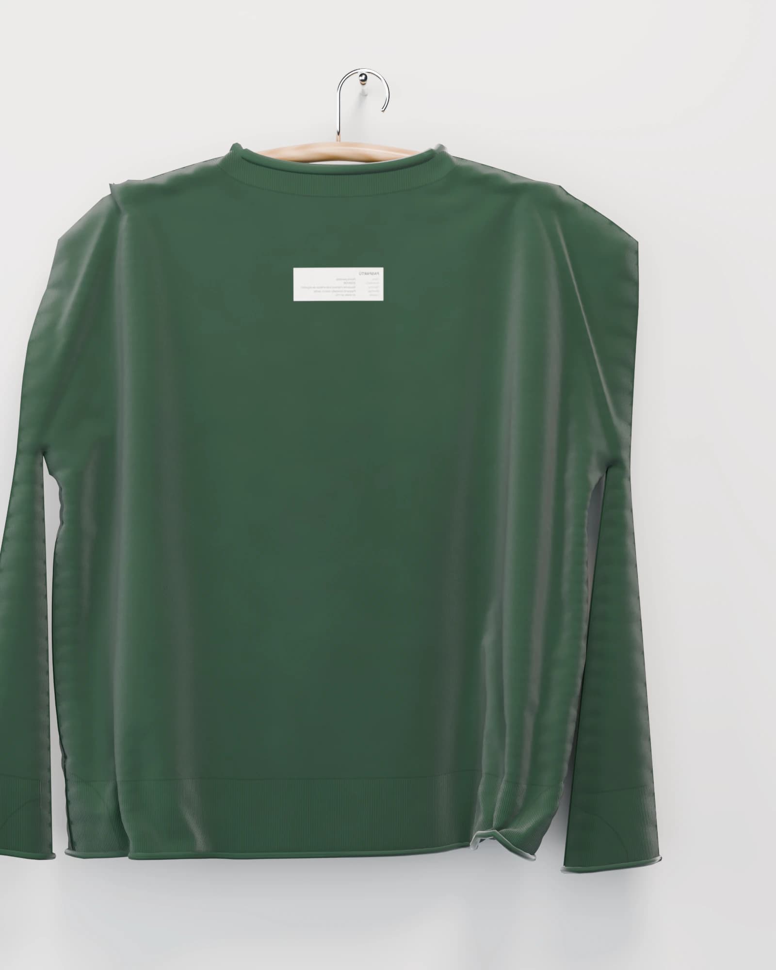 Polerón color verde cancha vista por detrás, la espalda con la etiqueta de inventario de la obra estampada bajo el cuello